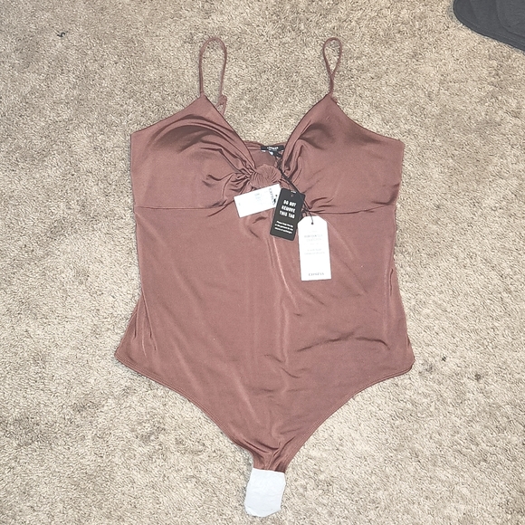 BNWT EXPRESS RUST COLORED BODY CONTOUR TIE FRONT BODYSUIT - Picture 5 of 8